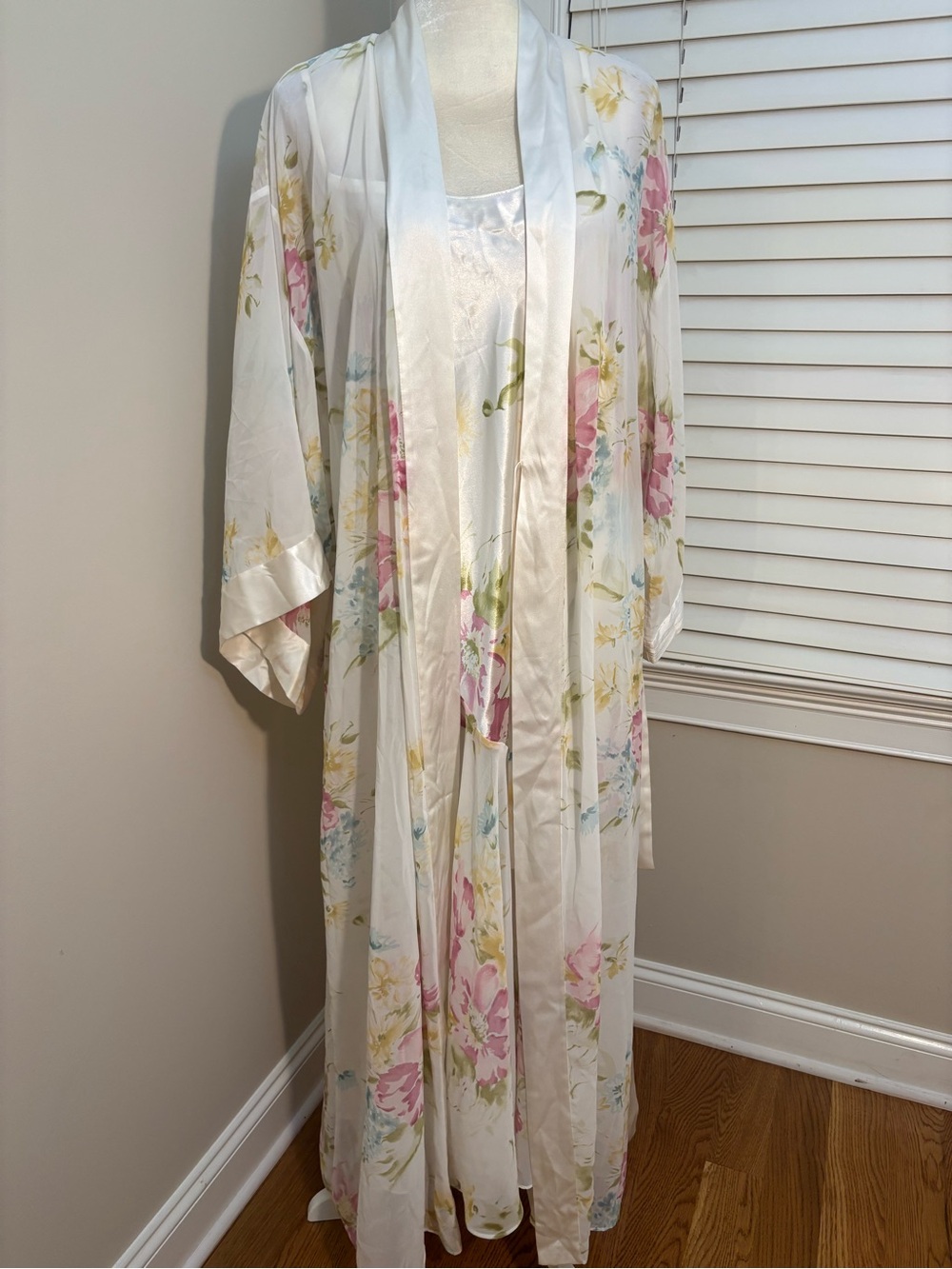 VTG Victoria's Secret Robe and Nightgown Set Peignoir L - Picture 4 of 6